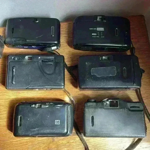 Bulk lot of 6 film cameras:  Kodak, Nikon, Panorama, Minolta, Vivitar - Picture 7 of 10